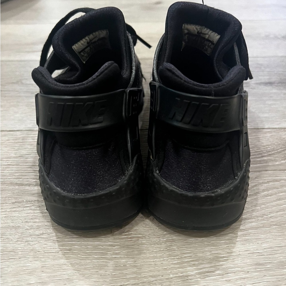 Nike Hurache Run Shoes- size 6Y (youth) - Picture 2 of 3